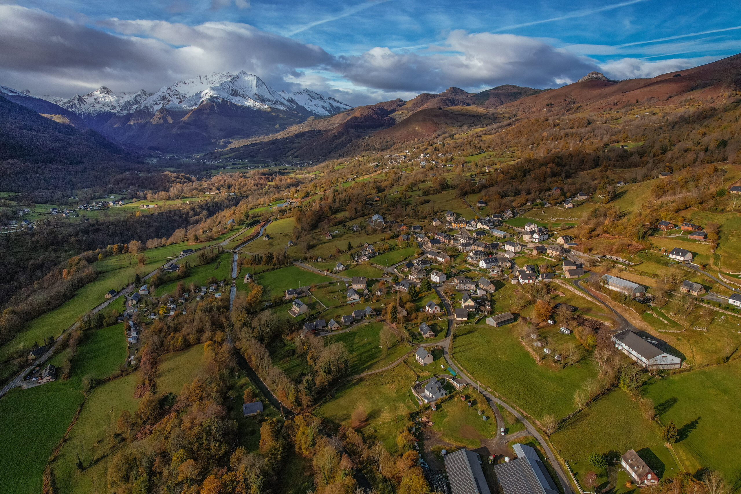 vue-aérienne-village-arcizans-dessus-pyrenees